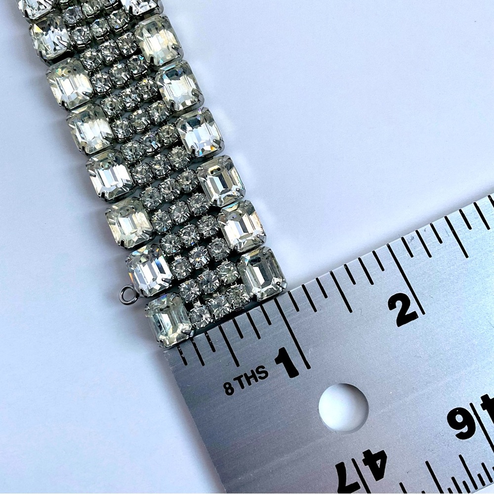 VINTAGE WEISS RHINESTONE CRYSTAL WIDE CUFF BRACELET - SIGNED - Picture 10 of 10